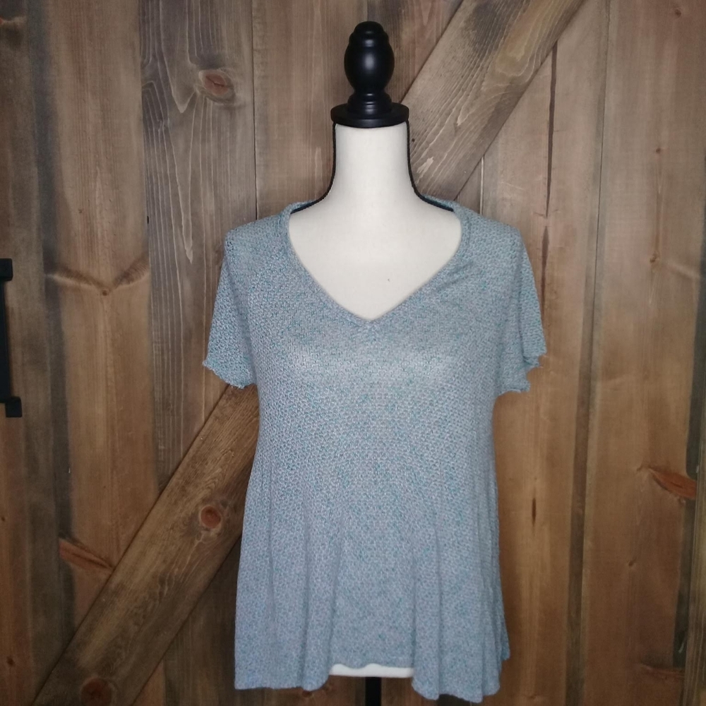 American Eagle Blue White Hi-Low Mottled Waffle Knit V-neck Raw Hem Tee Medium